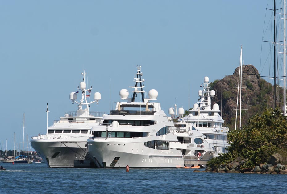 Grands yachts dans Simpson Bay